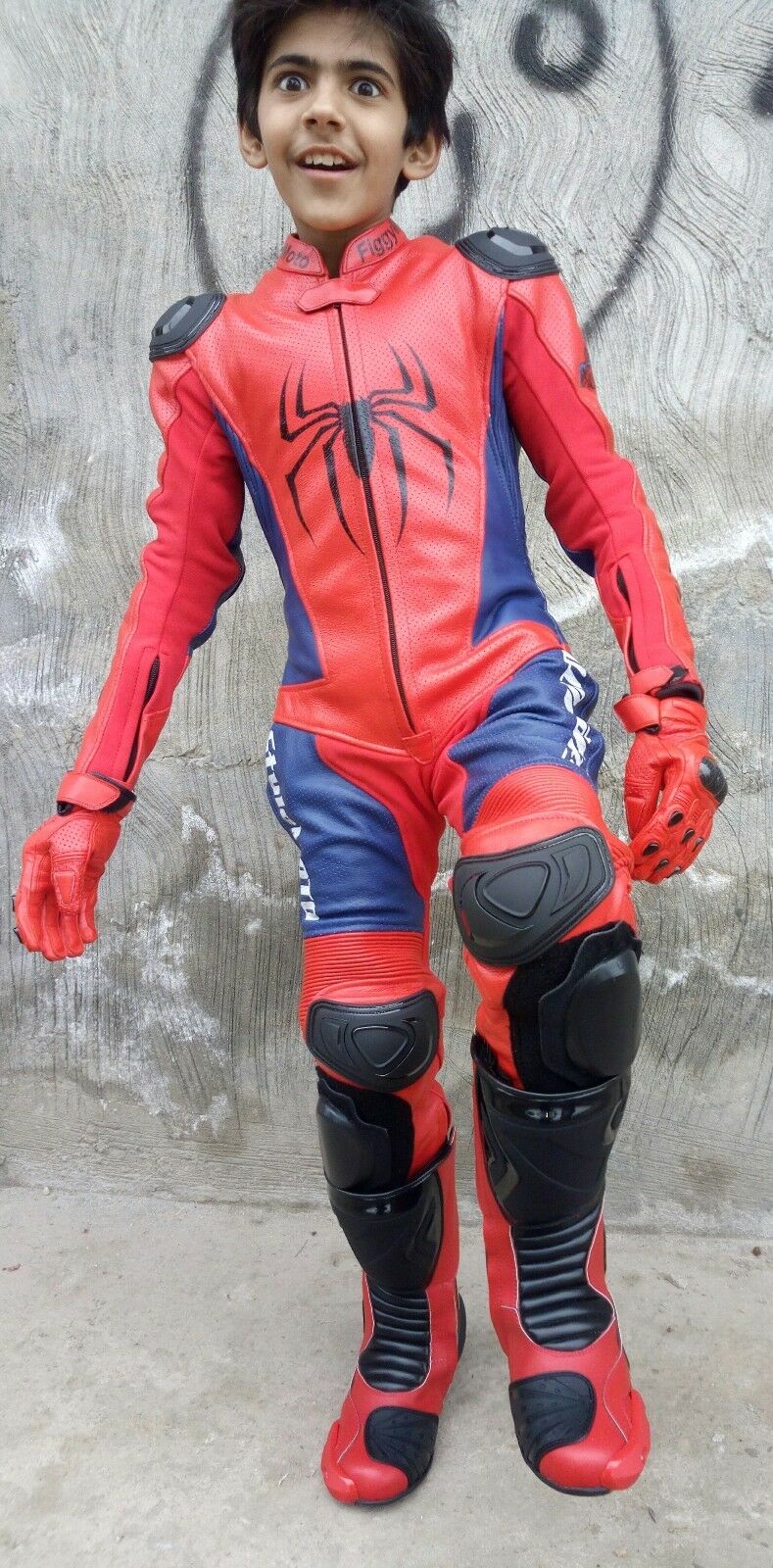 MOTO אתר הדילים המוטוריים חליפות ילדים Kid's Motorcycle Leather Suit, boots and gloves SET